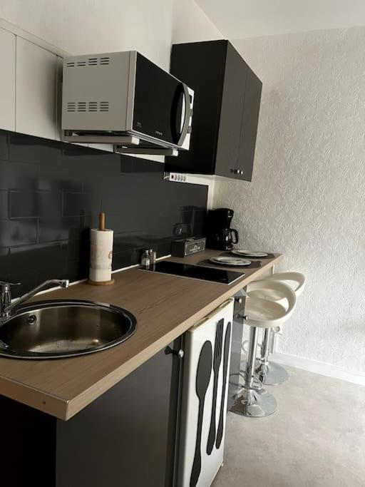 Joli Studio Avec Parking Prive Moulins  Buitenkant foto